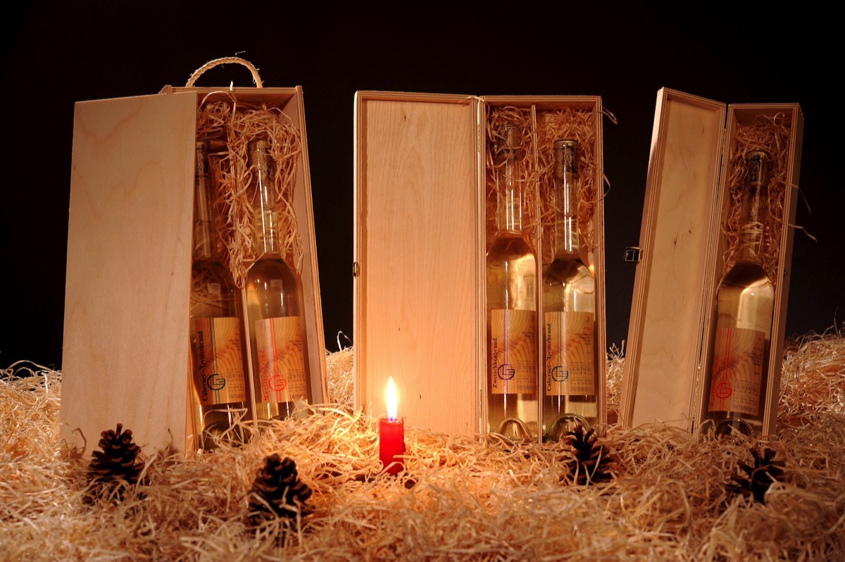 Holzkiste für Schnapsflaschen